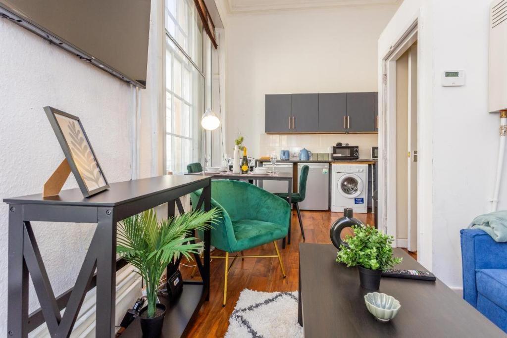 Newcastle'S Most Central Apartment - Sleeps 10 Exterior foto